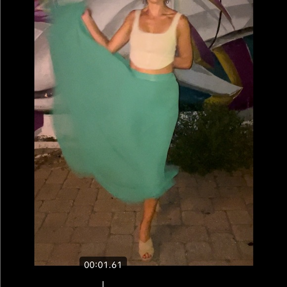 Green flowy skirt. - Picture 3 of 4